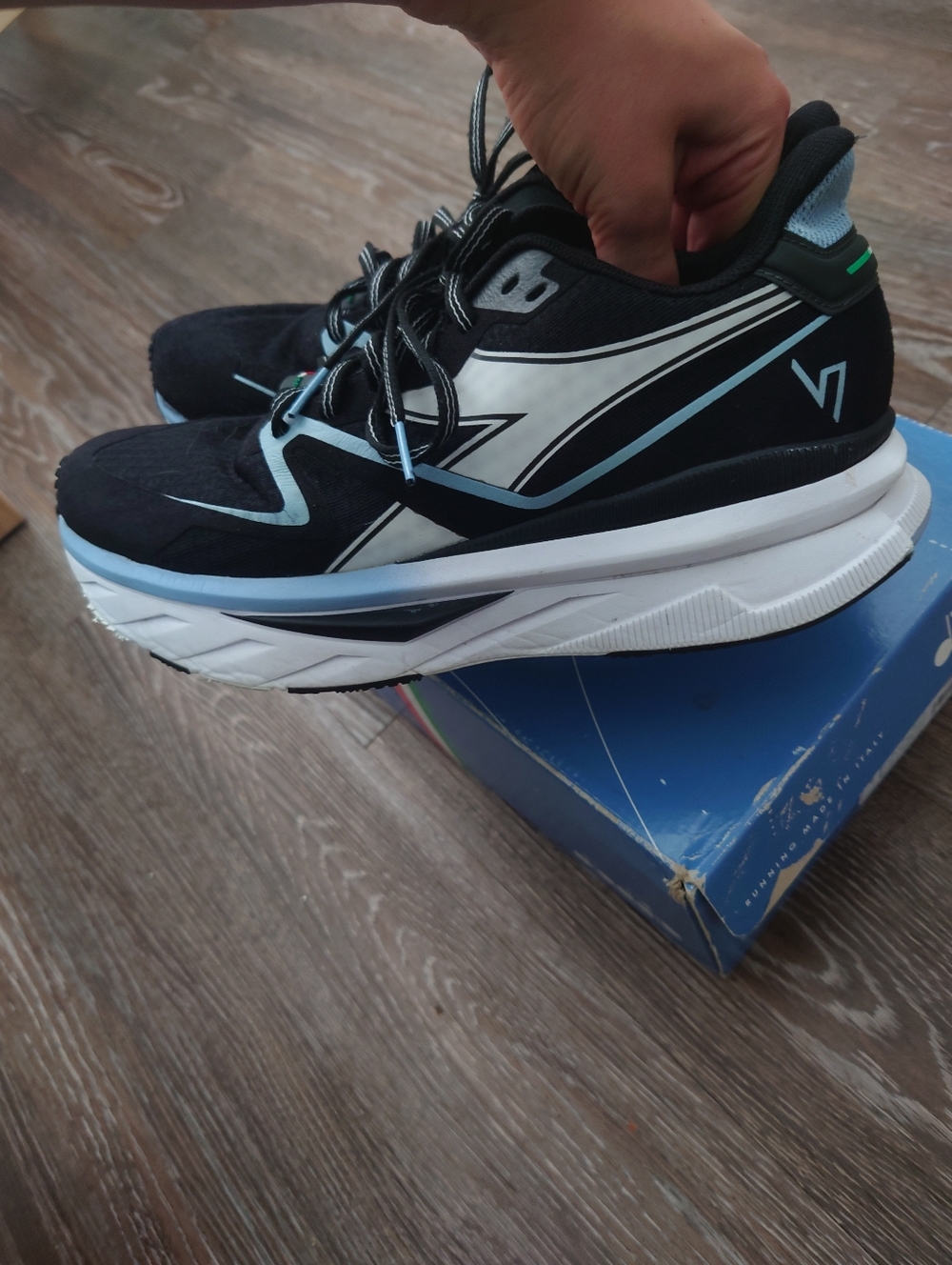 Diadora Atomo V7000 Running Shoes W: Size 9 M: 7.5 Made In Italy! Good Condition